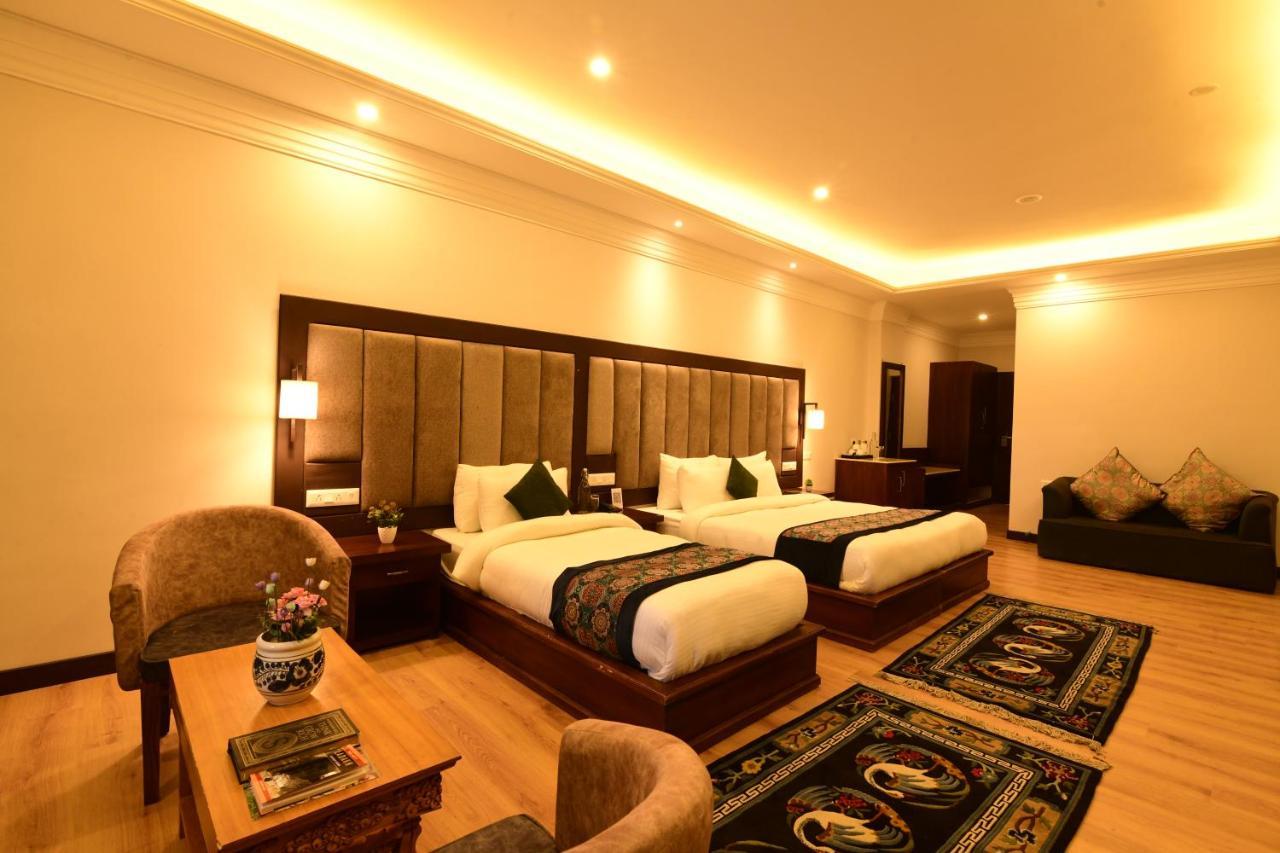 Hotel Holiday Ladakh Лех Екстер'єр фото