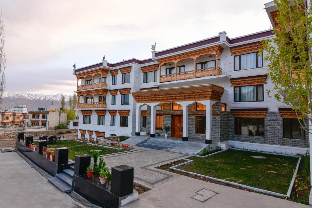 Hotel Holiday Ladakh Лех Екстер'єр фото