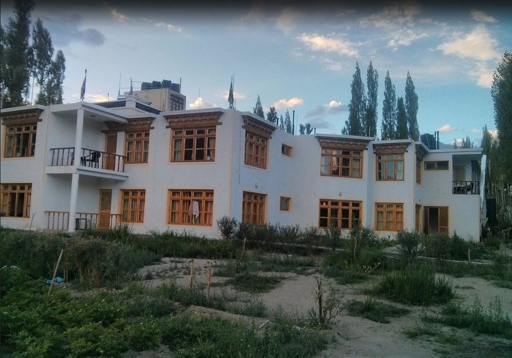 Hotel Holiday Ladakh Лех Екстер'єр фото