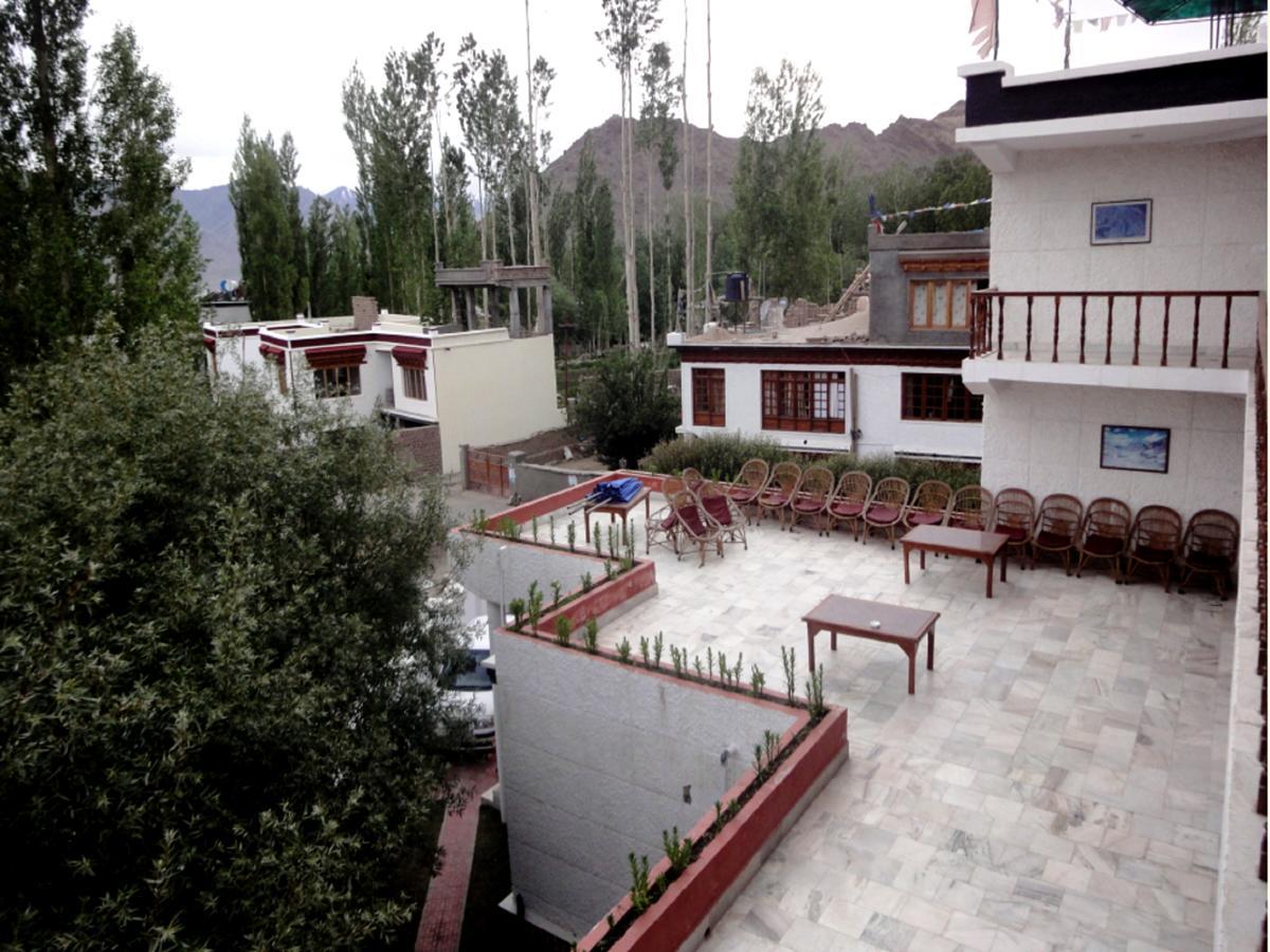 Hotel Holiday Ladakh Лех Екстер'єр фото