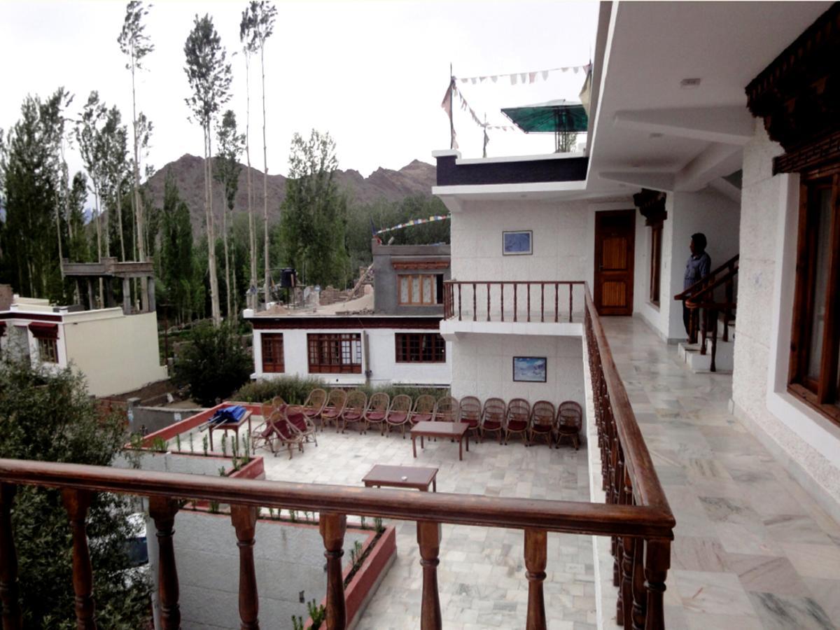 Hotel Holiday Ladakh Лех Екстер'єр фото